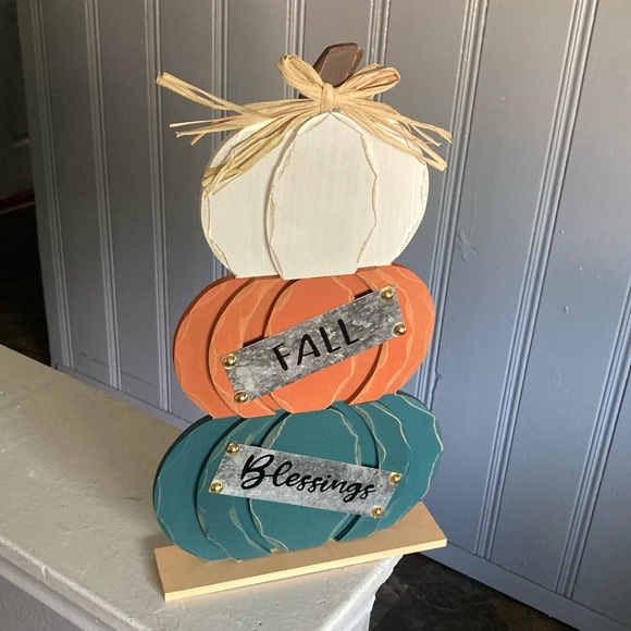 BNWT- Metal- Fall Blessings- Triple Stacked Carved Wood Pumpkins Sign w/ Base - Picture 6 of 17
